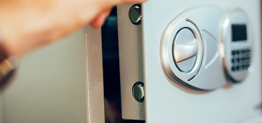 Fingerprint Safe Openers in Woodlake, CA