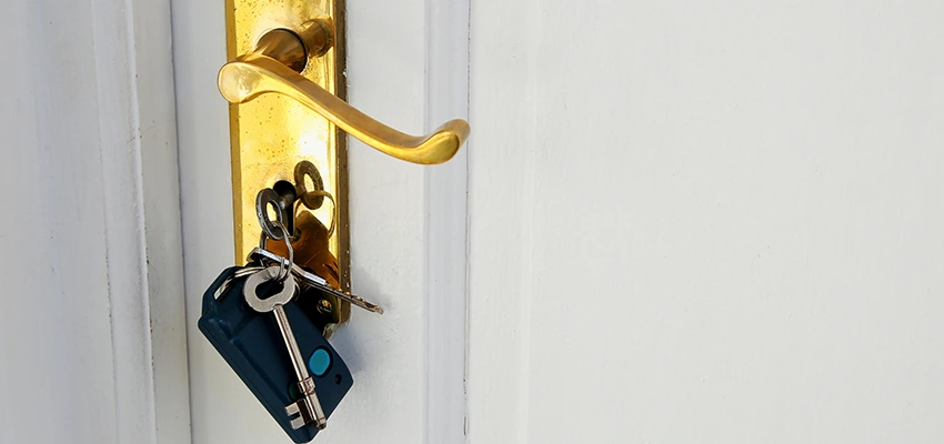 Broken Door Key Extraction in Woodlake, CA